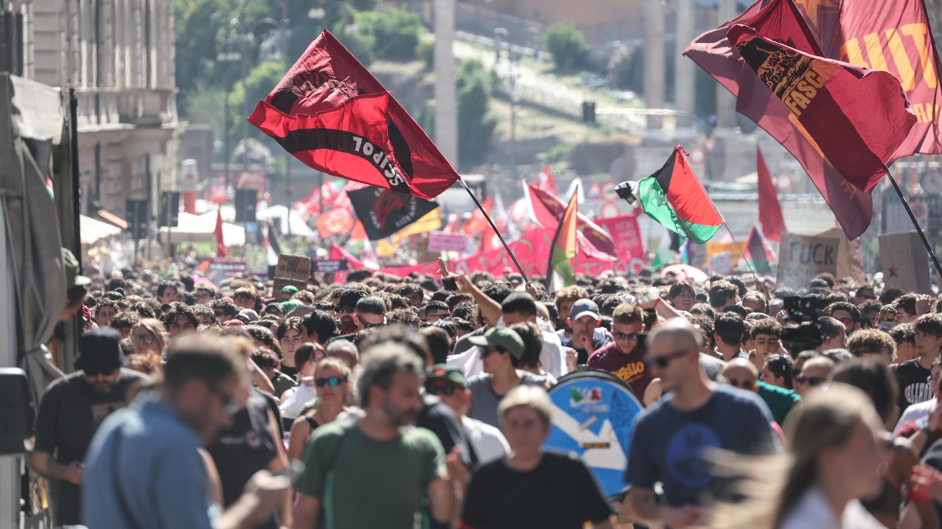 Roma, Mollicone-Tozzi (FdI): "Basta cortei a Esquilino: spostare tragitti e vietare quelli violenti. Presenteremo interrogazione"