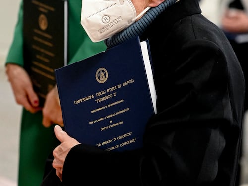A 84 anni prende la seconda laurea in Legge