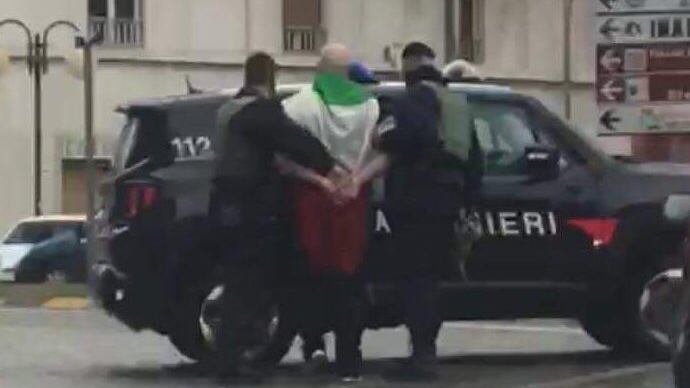 I militari che lo hanno preso: "Non siamo eroi"