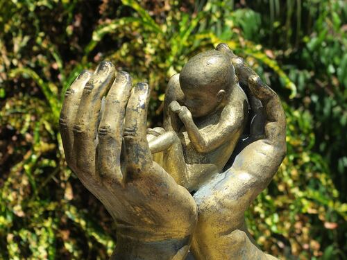 Svezia, Caritas e Diocesi finanziano gruppi pro aborto
