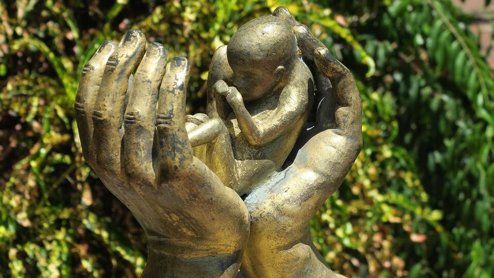 Svezia, Caritas e Diocesi finanziano gruppi pro aborto