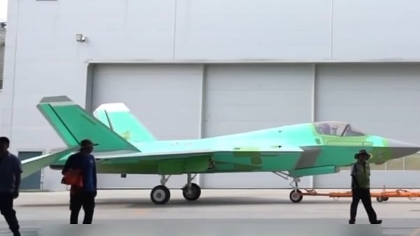 Invisibili e letali: cosa sappiamo dei caccia stealth della Cina