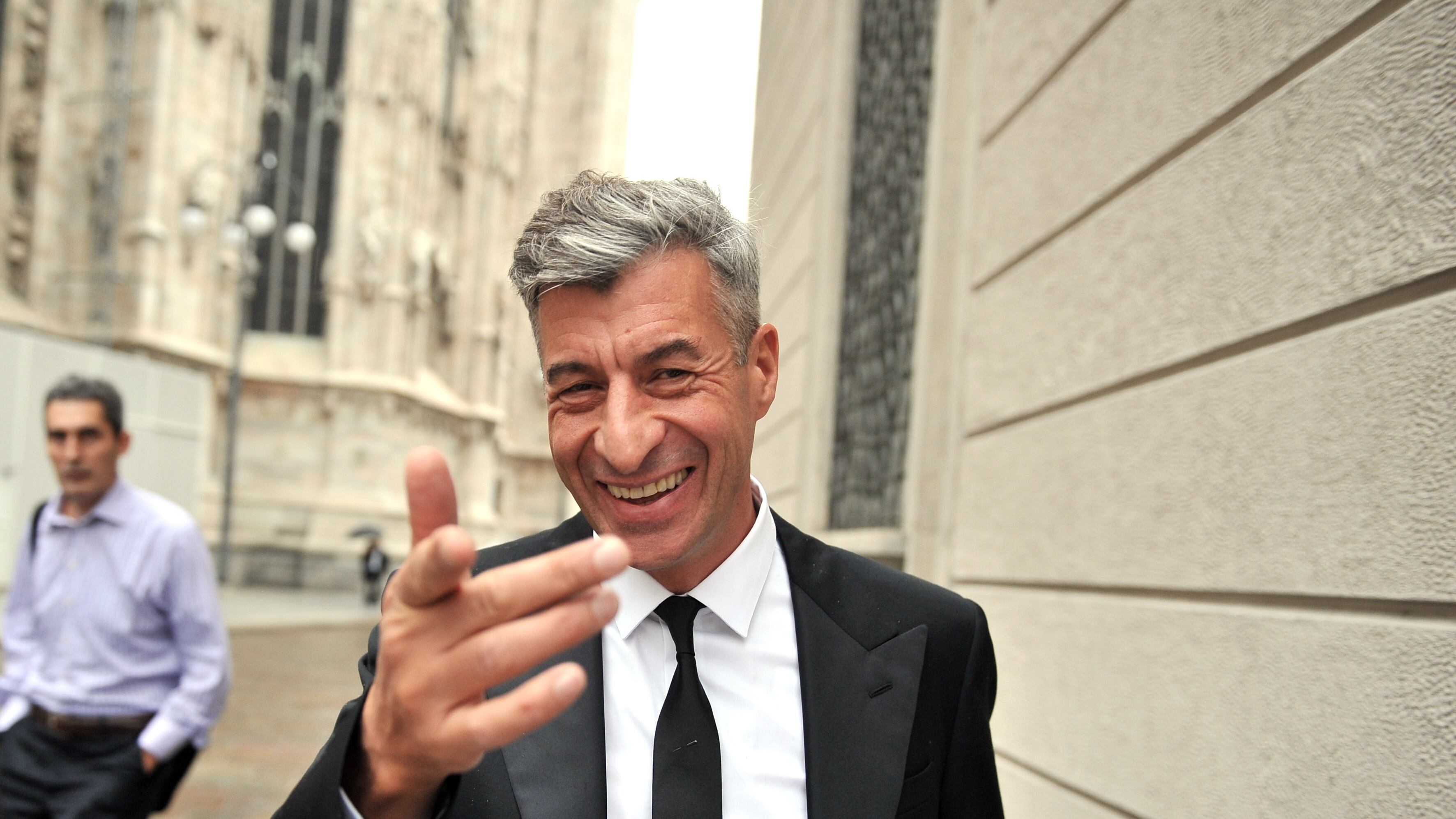 Quando l'intervista è arte. Le conversazioni (sur)reali di Maurizio Cattelan