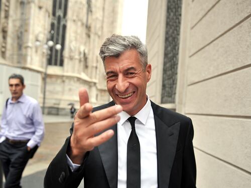Quando l'intervista è arte. Le conversazioni (sur)reali di Maurizio Cattelan