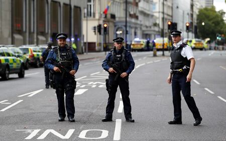 Londra, un'auto sulla folla davanti al museo di storia naturale 12