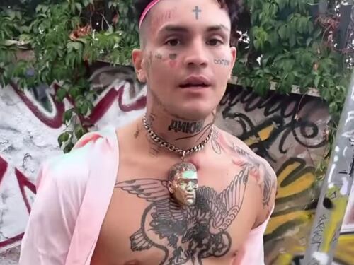 Arrestato il trapper Gallagher: "Due anni di botte e violenze alla compagna"