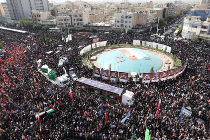 Teheran scende in piazza per i funerali dei "martiri" della guerra dei 12 giorni 11