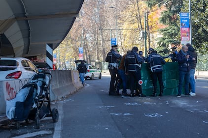   Milano, tir travolge mamma a passeggio con i suoi bambini. Le immagini dell'incidente 10