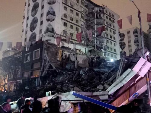 Forte terremoto tra Turchia e Siria: più di 3000 morti e oltre 10000 feriti