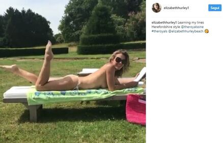 Liz Hurley esplosiva in bikini  10
