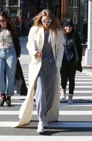 Gigi Hadid nuda sul cavallo 42
