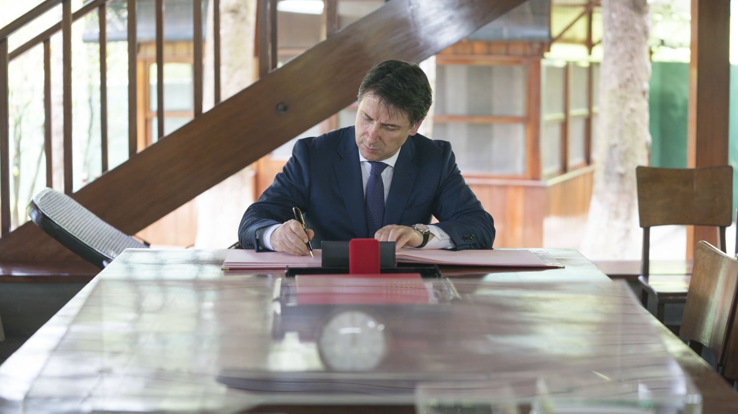 Il governo rinvia tutti i dossier. C'è sempre più aria di crisi