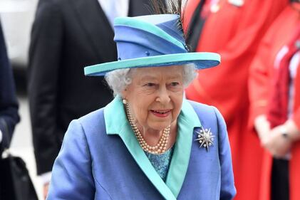 Regina Elisabetta II, stile senza tempo in foto 8