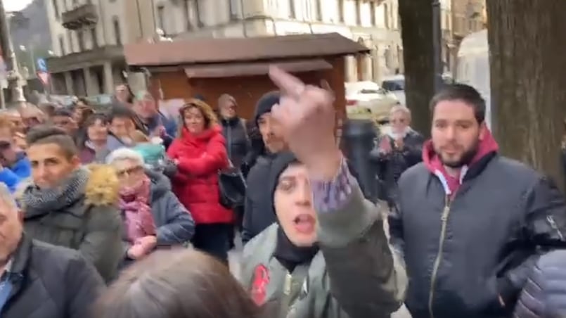 Ancora odio da sinistra, dito medio e soliti insulti: "Salvini sei una m…"