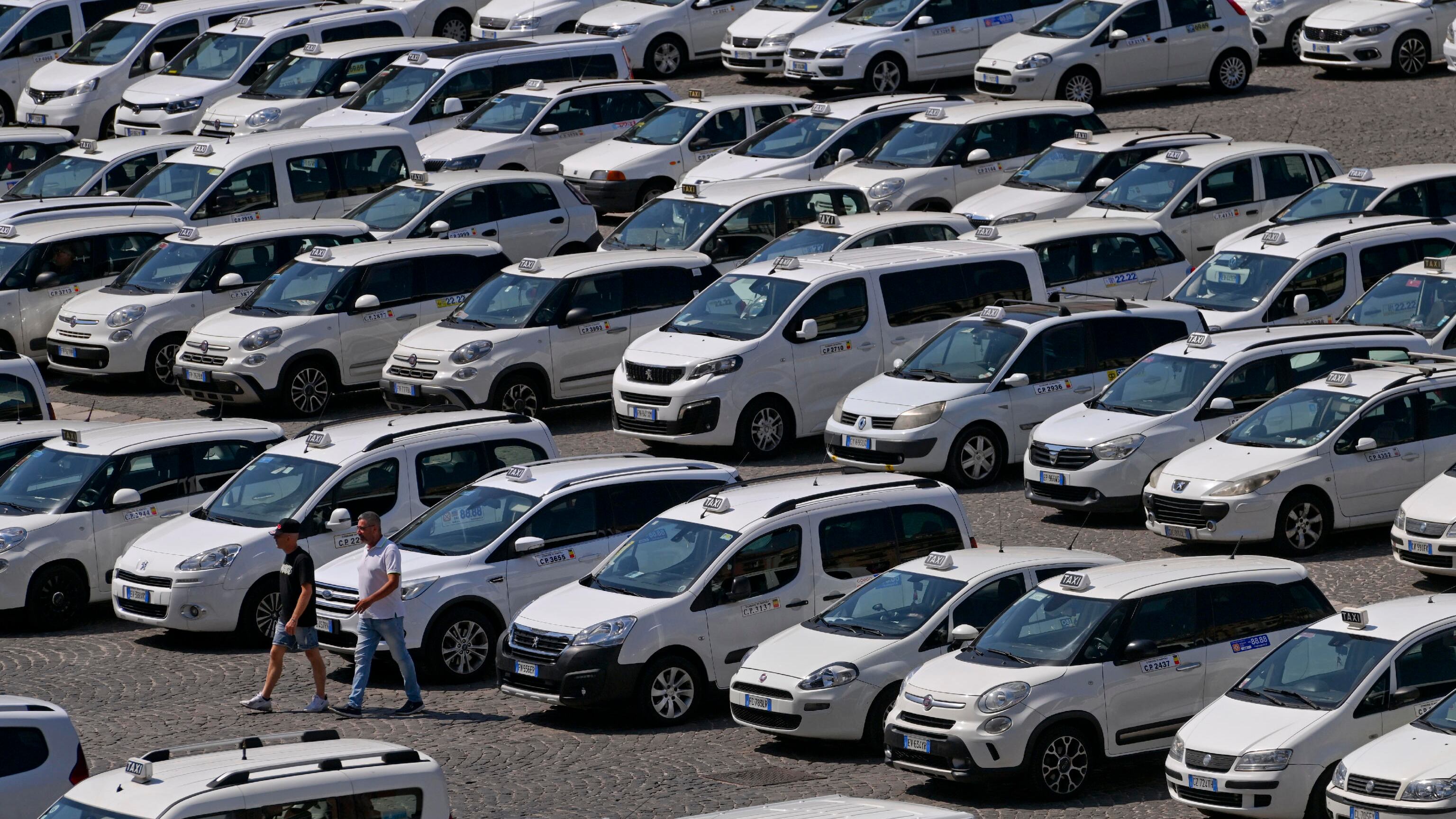Protesta dei taxi. E il consiglio regionale dà sostegno