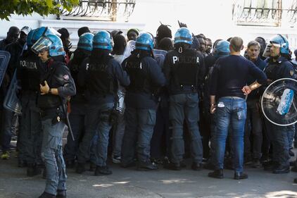 Ambulante senegalese muore durante il blitz anti-abusivismo a Roma 3