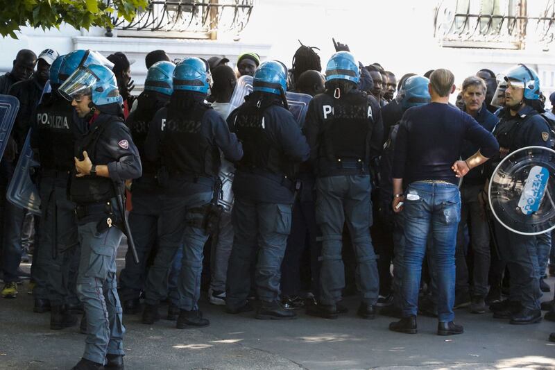 Ambulante senegalese muore durante il blitz anti-abusivismo a Roma 3