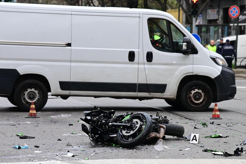 Schianto auto-moto a Milano, morti due ventenni - FOTO 2