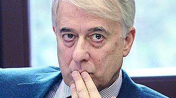 Lo schiaffo di Pisapia alla Chiesa: «Bimbi in adozione anche ai gay»