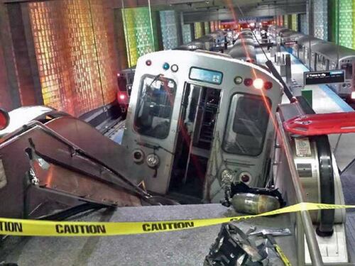 Chicago, metro deraglia: 32 feriti