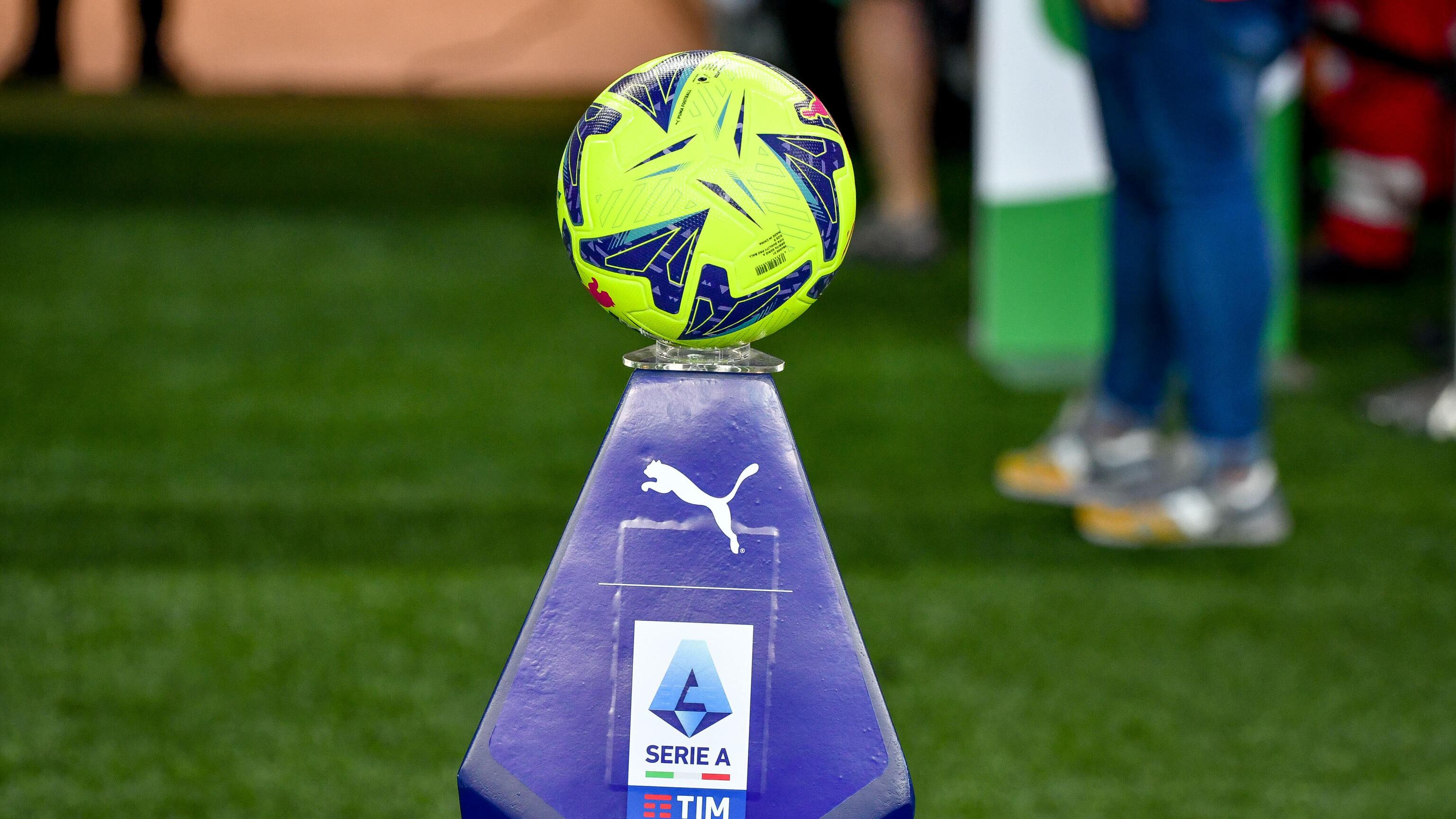 Escort di lusso per clienti facoltosi, tra loro anche calciatori di serie A. Quattro arresti