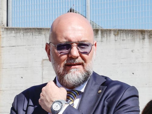 Il sindaco dem minimizza. Il centrodestra: “Chieda scusa”