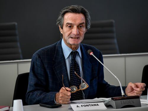 "Lombardi, state a casa o non potremo più curarvi"