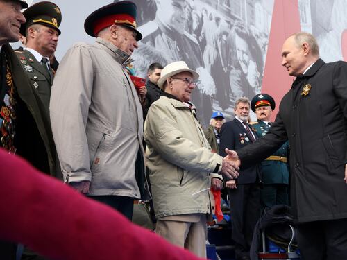 L'inatteso Putin in tono minore. Senza trionfi da celebrare s'aggrappa a mito e menzogne