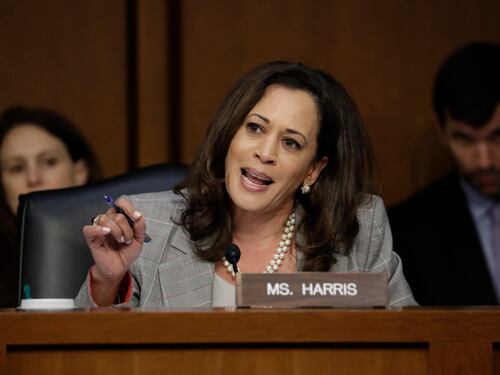 Harris rimette la toga: la strategia per incastrare Trump