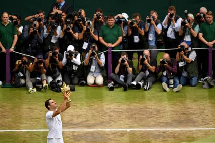 Roger Federer trionfa a Wimbledon: le foto più belle 6