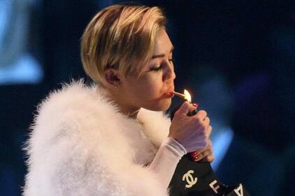 Miley Cyrus lancia l'ascella non depilata su Instagram 13