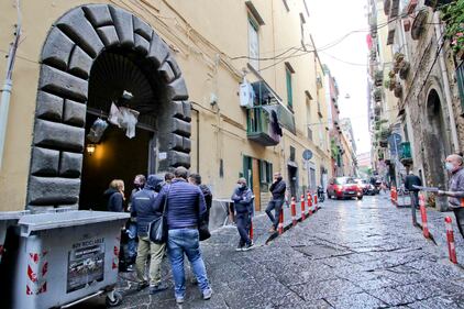 Napoli, occupano la casa di una novantenne abusivamente: ora la ristrutturano 5