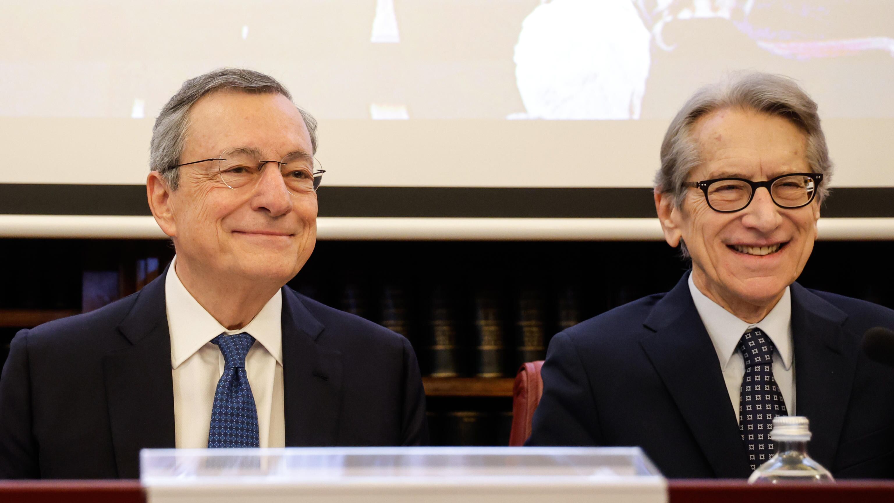 Draghi: "Trump mette in discussione la sicurezza Ue". La Lega lo contesta