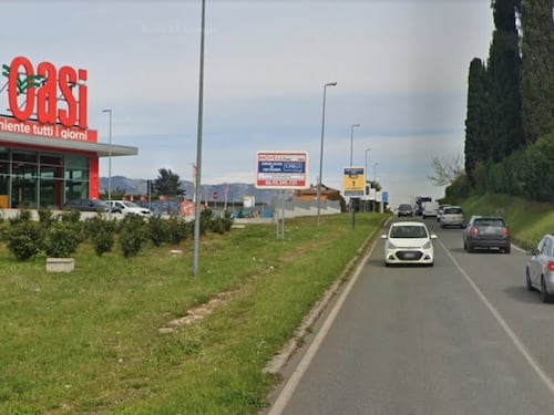 La truffa a un'anziana, poi la fuga e l'incidente: una ragazza è in coma