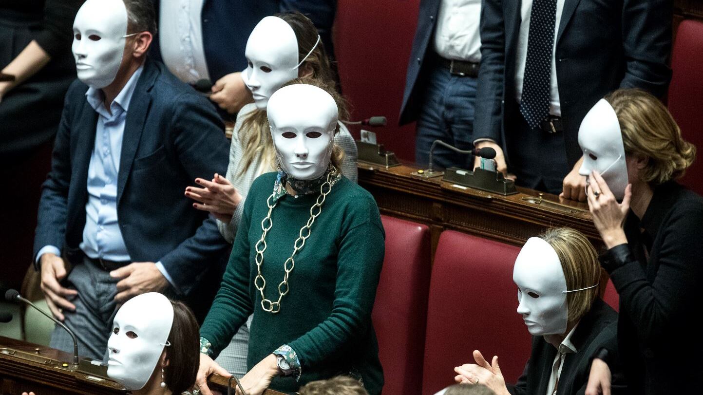 Via libera al dl sicurezza: il centrodestra esulta ma è gelo tra i grillini