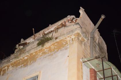 Paura a Lecce, crolla parte di un edificio in pieno centro storico 2