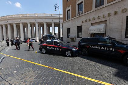 Albanese forza posto di blocco vicino al Vaticano 5