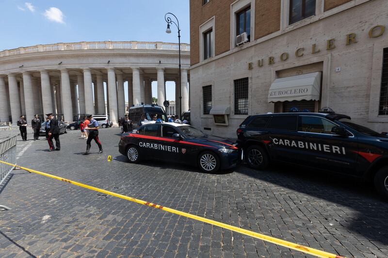 Albanese forza posto di blocco vicino al Vaticano 5