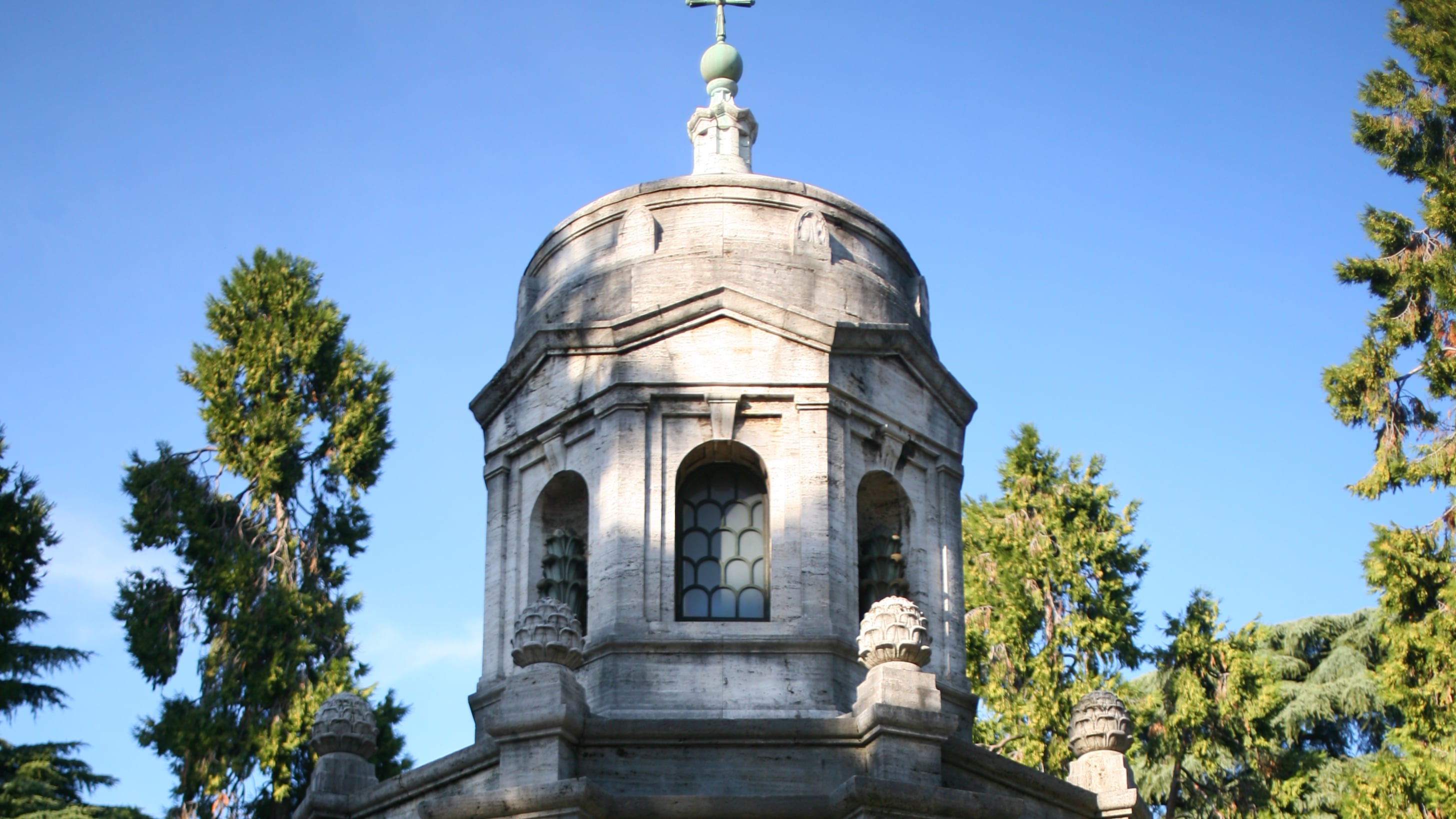 Rivoluzione nei cimiteri. Boom di cremazioni, poche tombe di famiglia