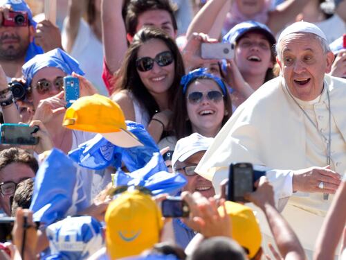 Insegnanti e ragazzi: 300mila in piazza con il Papa per la scuola