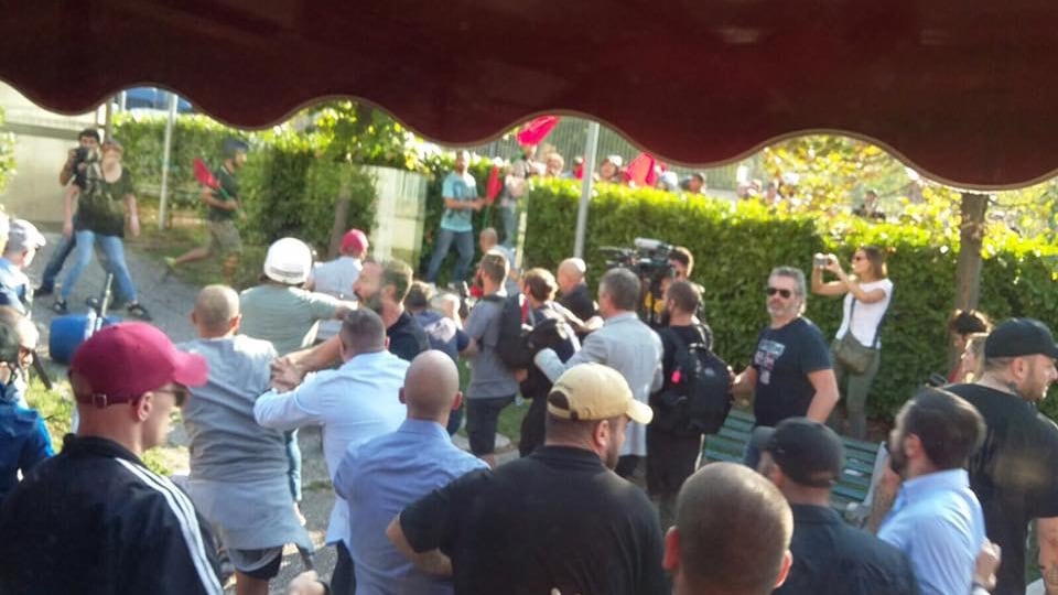 Roma, vertice sul centro migranti: scontri tra antagonisti e CasaPound