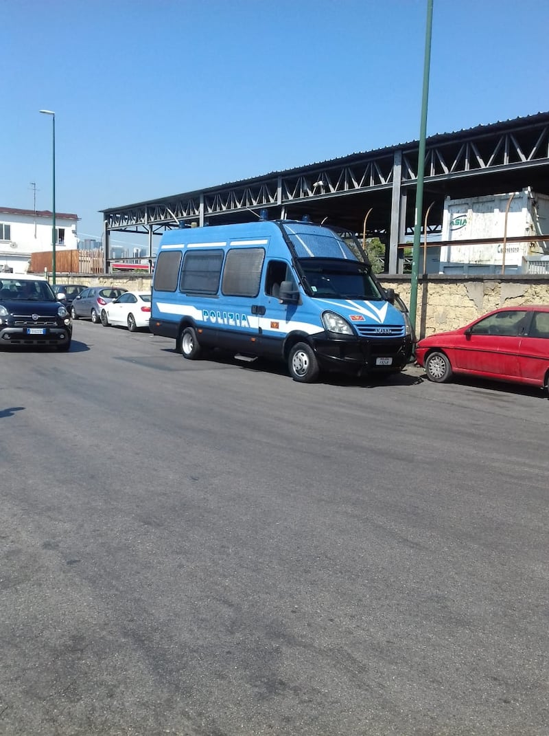 Napoli, miasmi dal sito di stoccaggio dei rifiuti: il presidio dei residenti 3