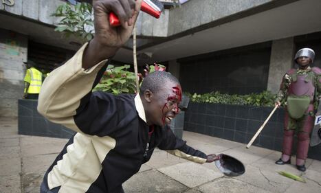 Kenya: polizia usa gas lacrimogeni contro i manifestanti 16