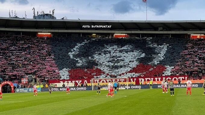 La maglia, la curva dedicata e gli striscioni: tributo da brividi a Mihajlovic