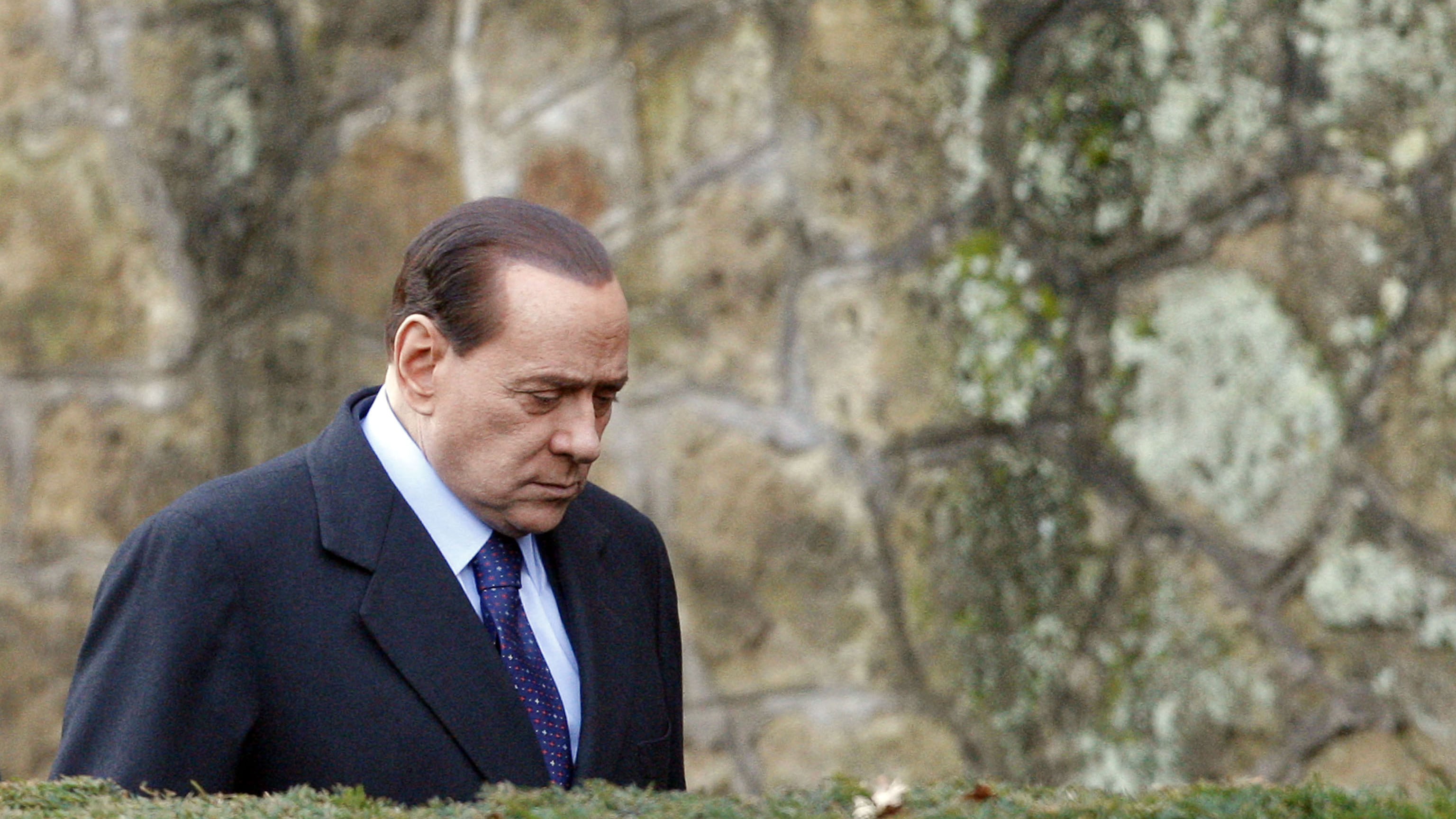 Il Cav: "Il governo non si tocca". Ma è tensione con il Quirinale