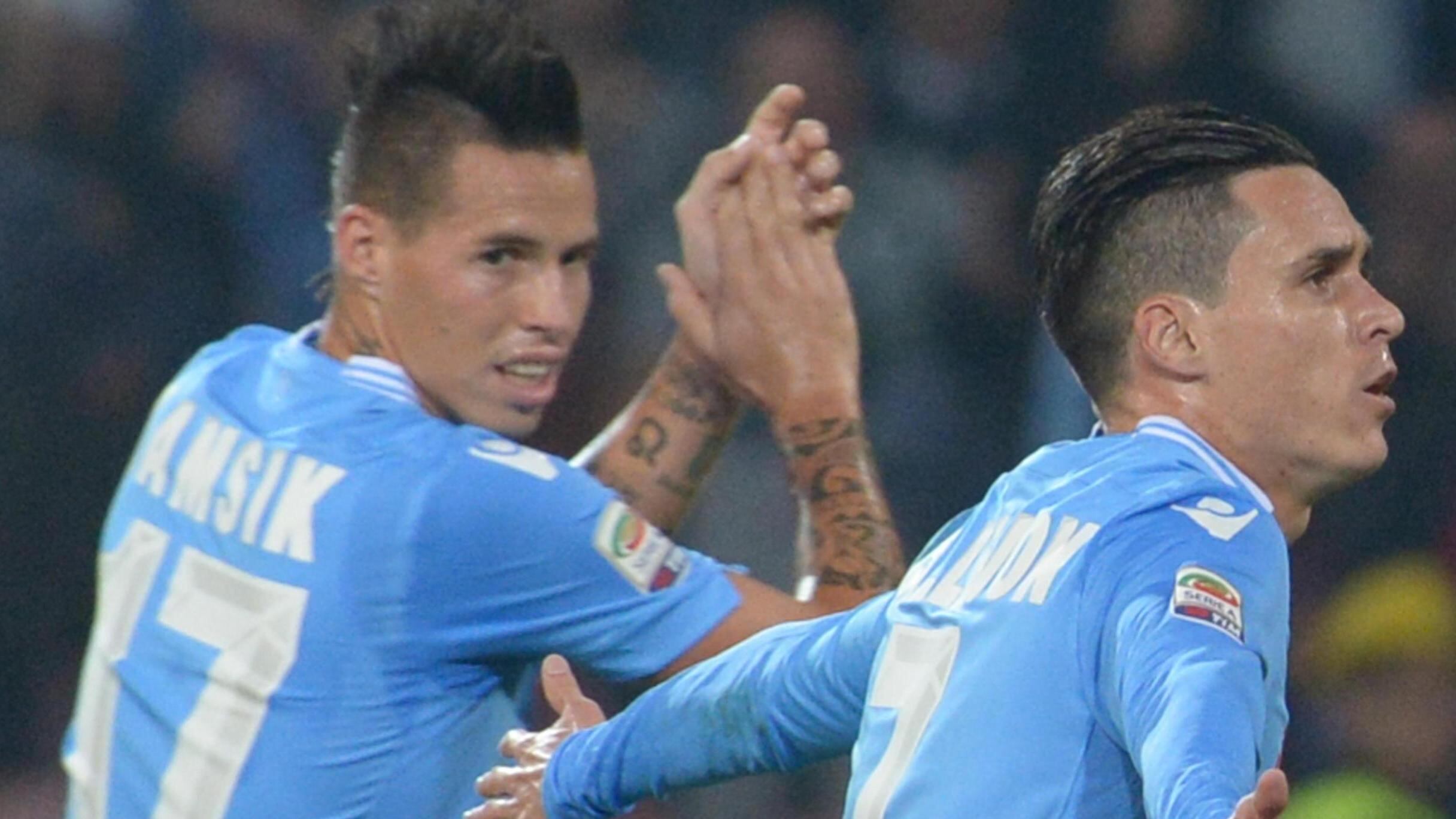 Il Napoli col fiatone resta a braccetto della Signora
