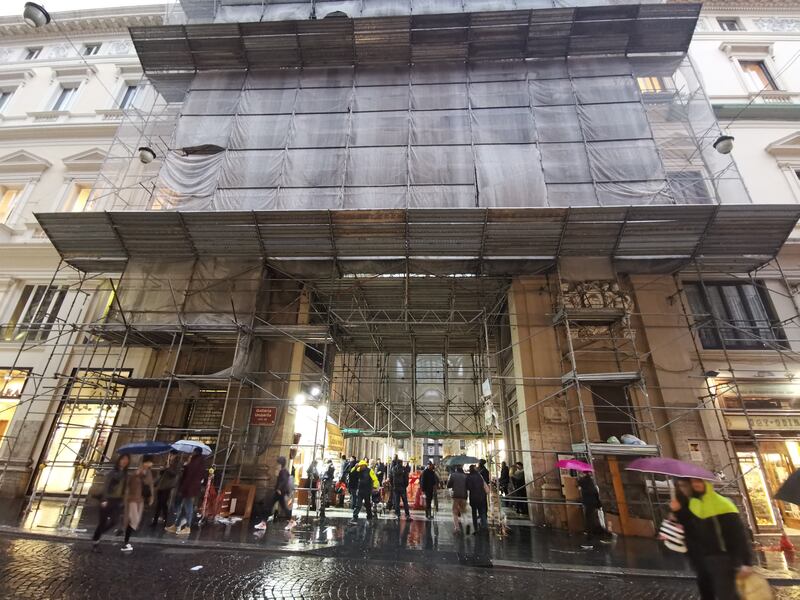 Tra insidie e fascino, nella Galleria Umberto di Napoli 12
