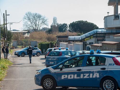 Agguato di finti poliziotti. Ferito il boss mafioso e suo figlio di 16 anni