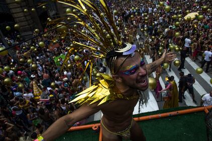 Brasile: nella capitale i festeggiamenti del Carnevale fra eccessi, musica e colori  8