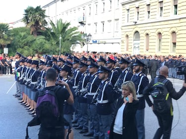 Sparatoria Trieste, il cordoglio ai funerali dei due agenti uccisi 4